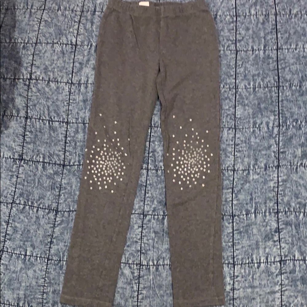 Gray leggings with glittery stars on knees!!